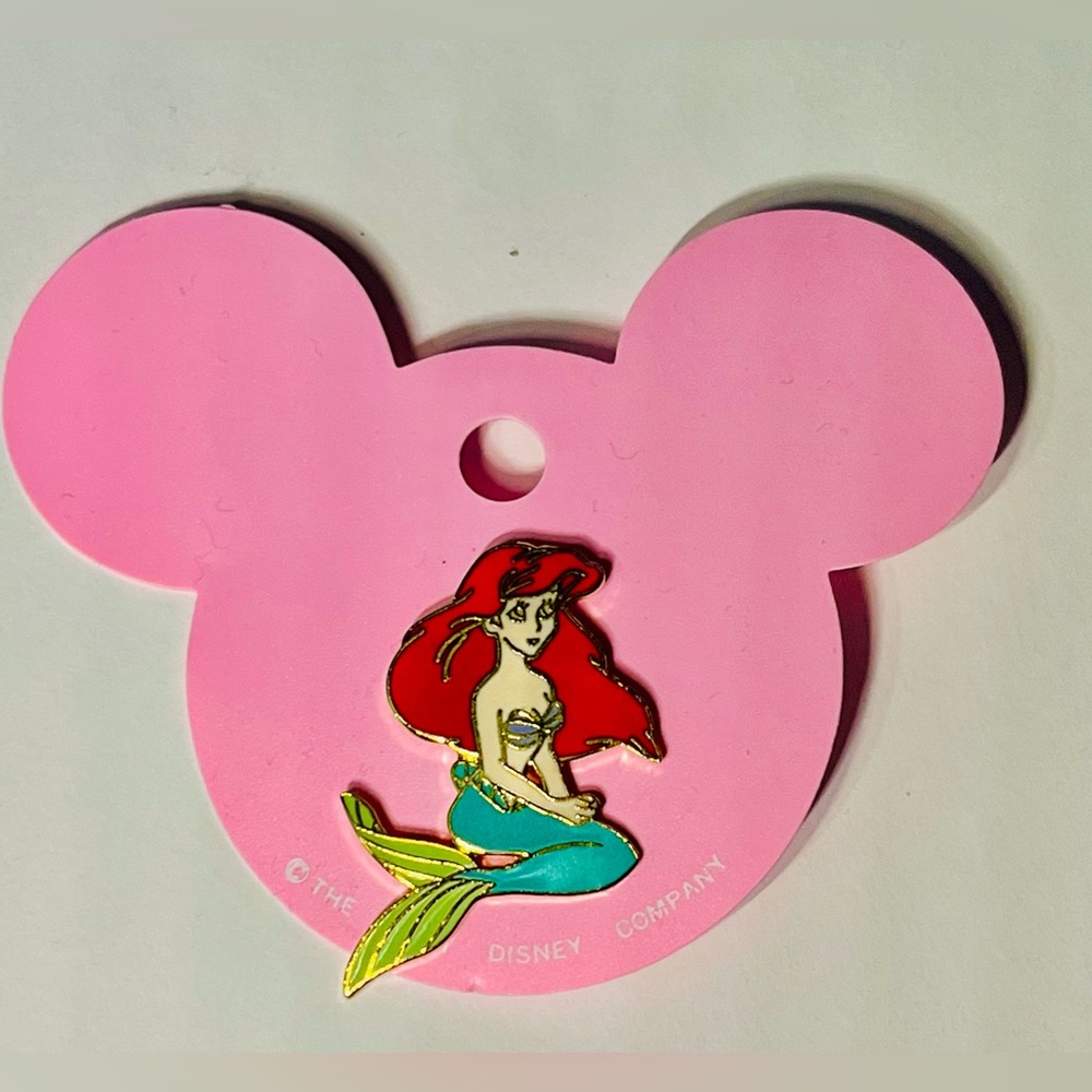 *NEW Disney Store Little Mermaid Pin